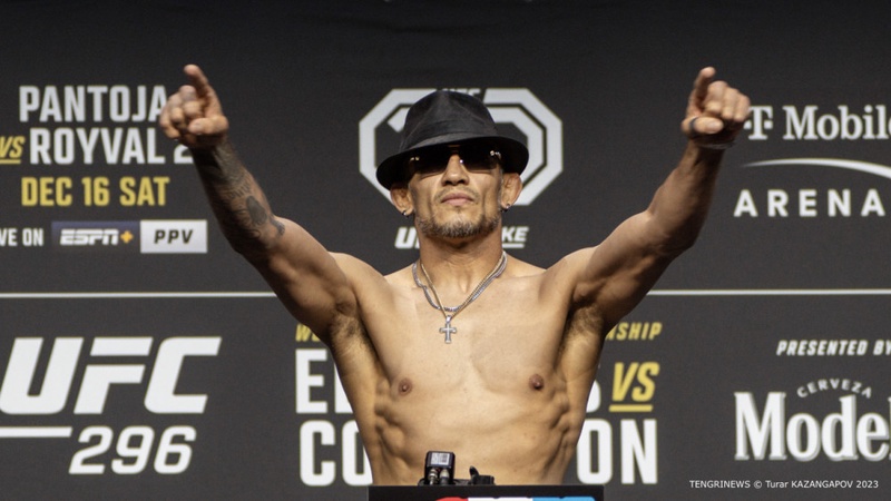 UFC аңызы экс-футболшыға қарсы титулдық жекпе-жек өткізеді