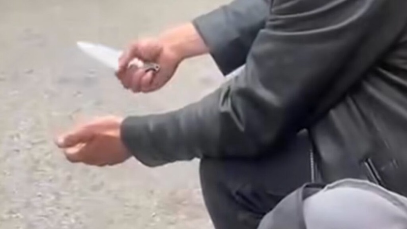 В Алматы двое мужчин угрожали медикам ножом во время вызова скорой помощи