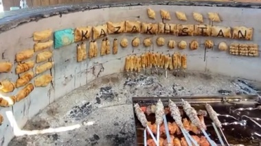 Самсамен көрсетілген құрмет: Өзбекстандық азамат Қазақстанға ерекше ілтипат білдірді (Видео)