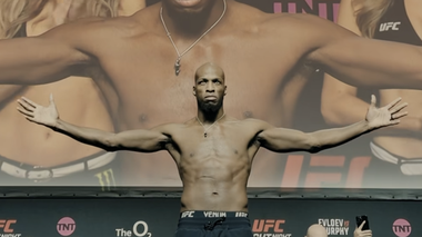 Жұлдызды файтер өзбекстандық спортшыны жеңгеннен кейін UFC-ден шығып қалды