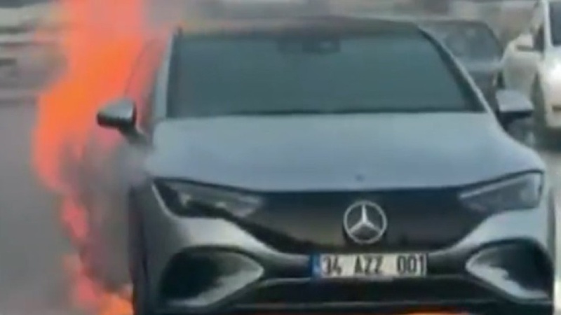 В Турции загорелся электромобиль Mercedes - пожар тушили 12 часов