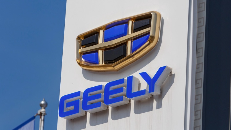 Geely 93 мыңға жуық автокөлікті кері қайтарып жатыр