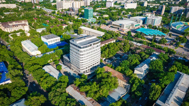 Алматыда Қайрат Сатыбалдыұлына тиесілі болған қонақүй сатылымға шығарылды