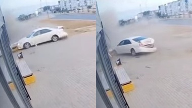 Балқашта жеңіл көлік павильонға соқтығысты - видео