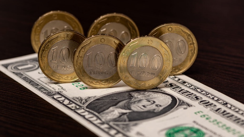 Доля валютных депозитов в Казахстане упала до исторического минимума