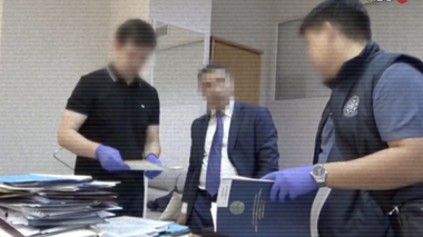 ҰҚК Көлік министрлігінің екі шенеунігін ұстады