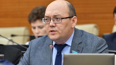 Депутат сапасыз бензиннен сан соққан азаматтарды қорғау тетігін қалыптастыруды ұсынды
