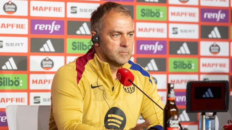 Флик отреагировал на решение организаторов "Золотого мяча" по игрокам "Барселоны"