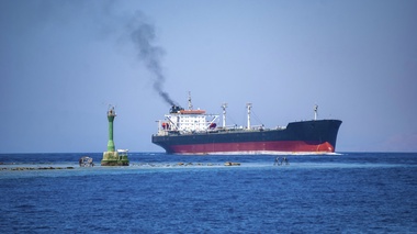 Хуситы перекрыли еще один путь мировых поставок нефти в Красном море