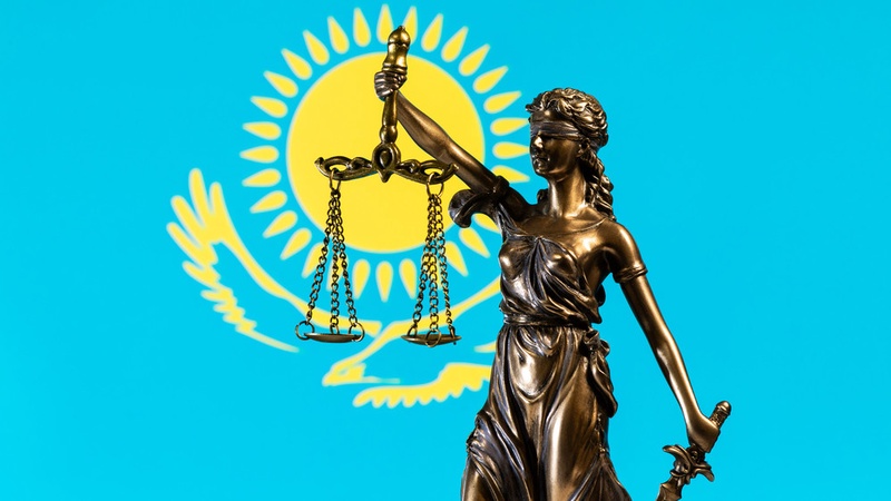 Известного в Актобе адвоката приговорили к четырем годам лишения свободы
