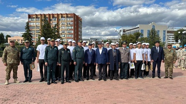 “Сарбаз жолы“: 20 жас абыройлы борышын өтеуге аттанды