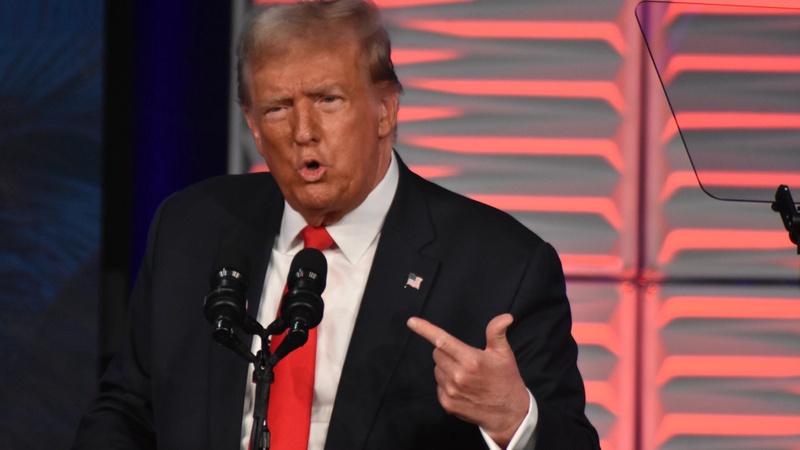 “Дефицит возник не из-за войны с Ираном“: Трамп призвал Киев не атаковать российские НПЗ