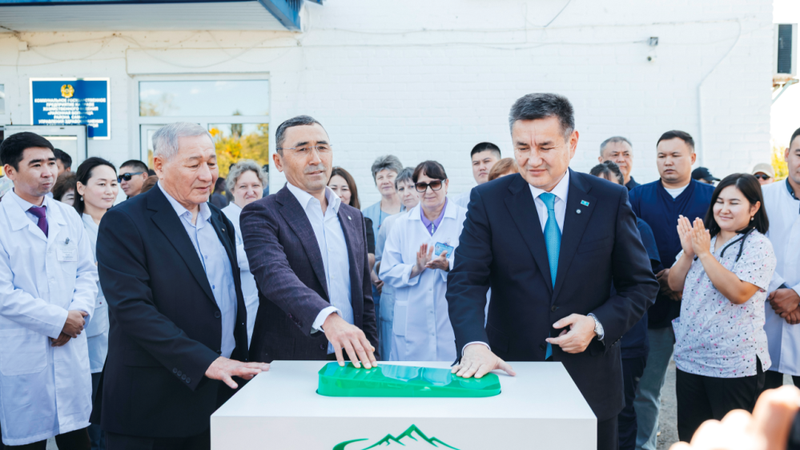 Сактаганов и Рахимбаев открыли новый интернат и спорткомплекс в Кулынжоне