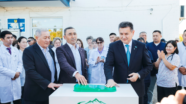 Сактаганов и Рахимбаев открыли новый интернат и спорткомплекс в Кулынжоне