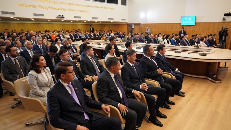 Құрылтай депутаттары куәлік пен төсбелгілерін алды