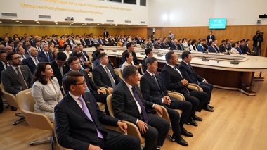 Құрылтай депутаттары куәлік пен төсбелгілерін алды