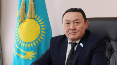 Қарағанды облысында кабинетінде электронды темекі тартқан мәслихат төрағасы жазаланды