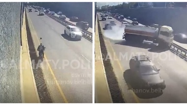 Доставщик на электровелосипеде спровоцировал опасную аварию на Саина