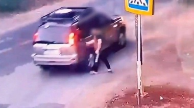 Ақтөбеде ер адам өзін көлік қағып кеткендей етіп көрсетіп, жүргізушілерден ақша алған