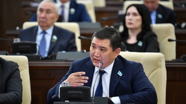 Экс-депутат Бақытжан Базарбек көлікпен қаққан адам ауруханадан шығарылды