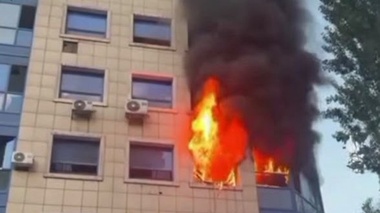Жителей девятиэтажного дома в Алматы эвакуировали утром из-за пожара