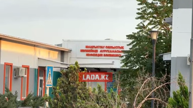 В Актау ребенок попал в реанимацию  после отравления - родственники записали обращение