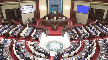 Құрылтай депутаттары ант беріп жатыр