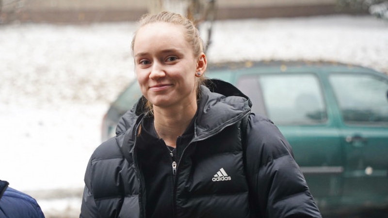 Рыбакина привезла кубок чемпионки US Open-2026 в Казахстан