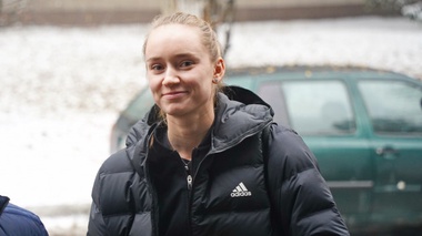 Рыбакина привезла кубок чемпионки US Open-2026 в Казахстан