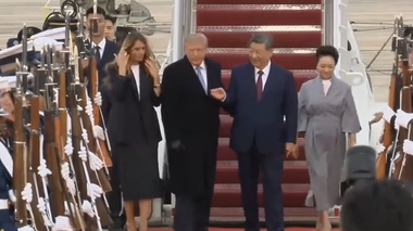 Красная дорожка, залпы и военные самолёты - Трамп лично встретил Си Цзиньпина в США