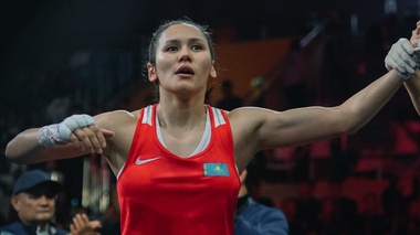 Чемпионка мира из Казахстана принесла первую победу сборной по боксу на Азиаде