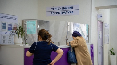 “О какой доступности мы можем говорить?“: как долго казахстанцы ждут приёма врача