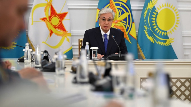 Тоқаев: оқу-жаттығуға қатысқан әскерилер құтқару кеудешелерімен қамтамасыз етілмеген