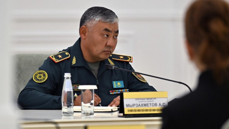 Бюджет, кадр, тәрбие: Президент қорғаныс министріне үш міндет жүктеді