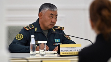 Бюджет, кадр, тәрбие: Президент қорғаныс министріне үш міндет жүктеді