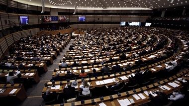 Европарламент призвал запретить банкам и компаниям ЕС соблюдать санкции США против МУС