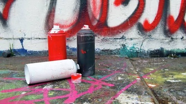 В ЗКО 19-летнего парня арестовали на 5 суток за незаконное граффити