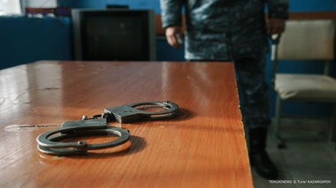 Астанада әйел пышақ жарақатынан көз жұмды: бұрынғы төрт полицей ұсталды