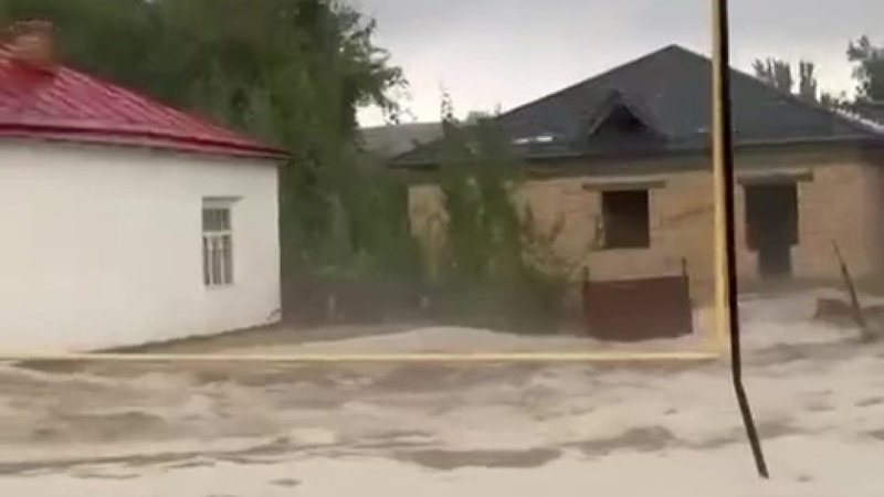 Көшелерге ағын су жайылған: Түркістан облысынан видео